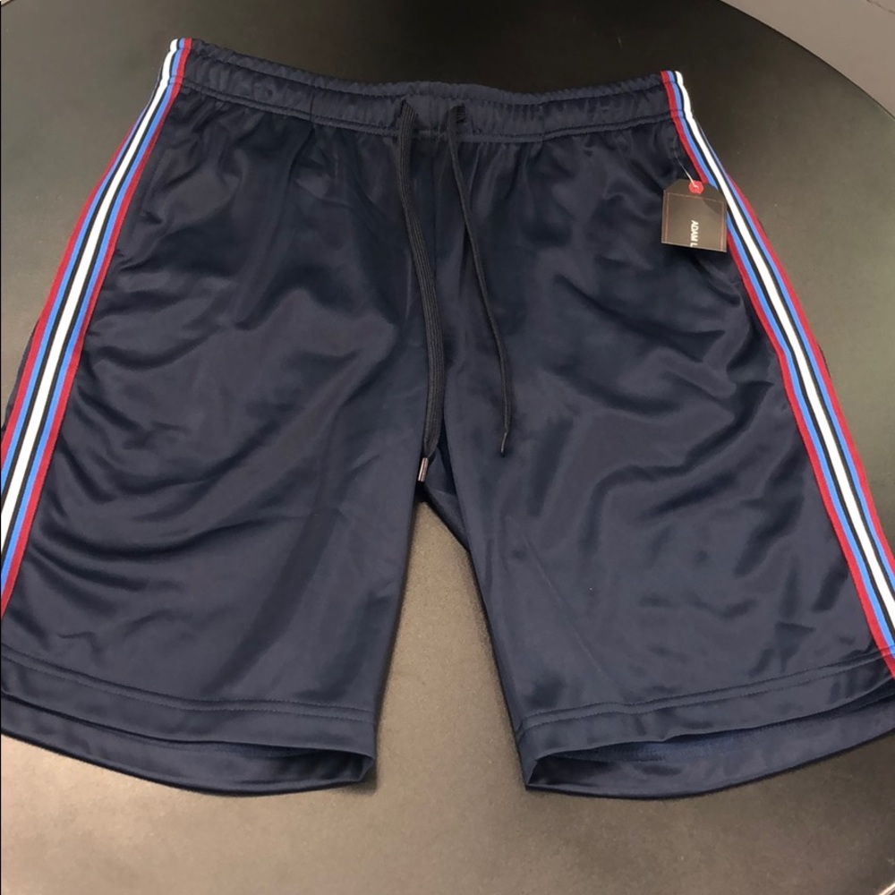 New Adam Levine Men’s Size Medium short